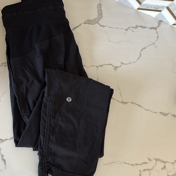 Lululemon Dance Studio Pants Black Color Womens size 2 Inseam 25” - Picture 12 of 13